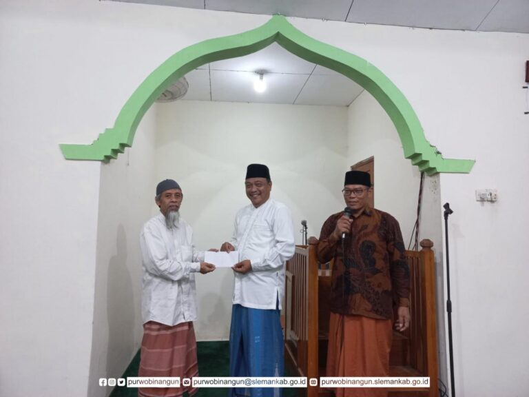 gambar_Tarawih Keliling di Masjid Al-Ishlah Srowolan
